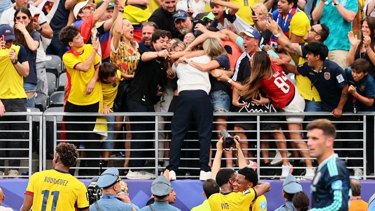 Ecuador advances to World Cup knockout rounds, beats Germany 2-1