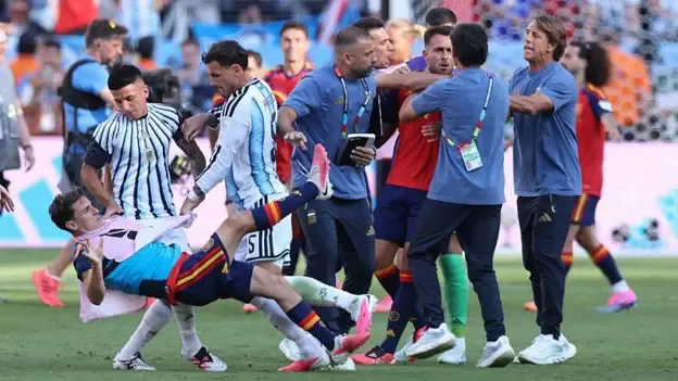 Leandro Paredes of Argentina pushes Gavi of Spain to the ground resulting in a brawl