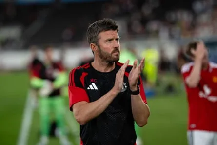 Michael Carrick applauds the fans after the pre-season friendly match against AFC Wrexham at Helsingin Olympiastadion.