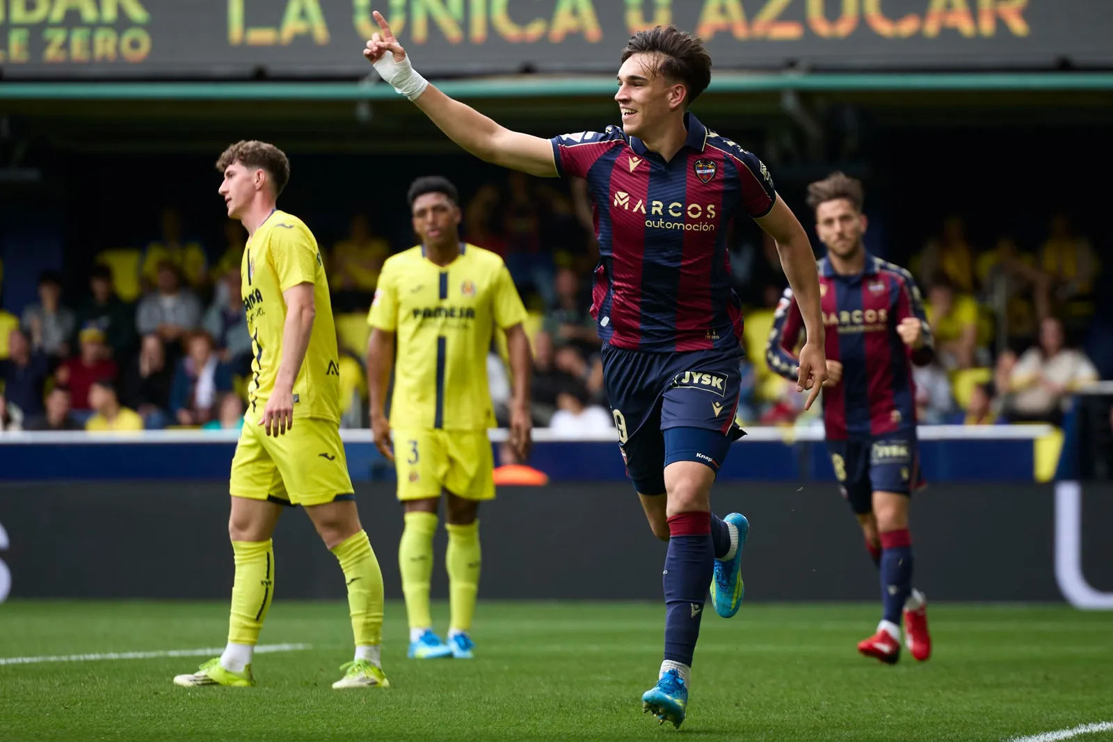 VILLARREAL, SPAIN - MAY 02: Carlos Espi of Levante UD celebrates after scoring their side’s first goal during the LaLiga EA Sports match between Villarreal CF and Levante UD at Estadio de la Ceramica on May 02, 2026 in Villarreal, Spain. (Photo by Omar Arnau/Quality Sport Images/Getty Images)
